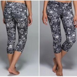 Lululemon athletica wunder crop flowabunga black angel wing size 8 women